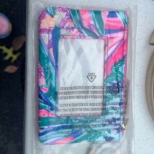 Lilly Pulitzer Key ID Case. Gypser Paradise print